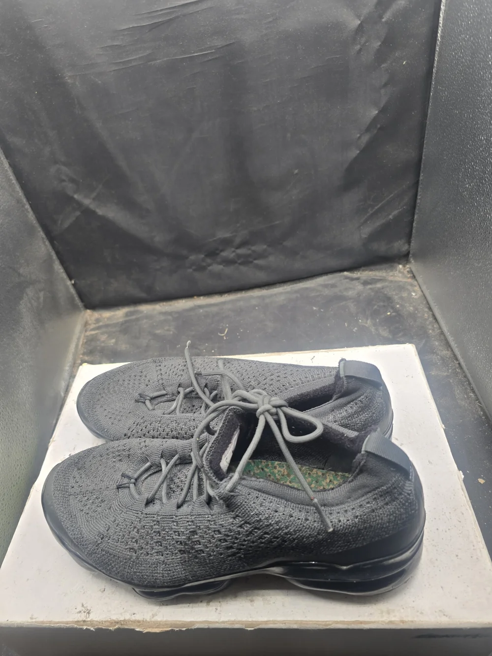 Nike Men's Grey Knit Lace-Up Sneakers